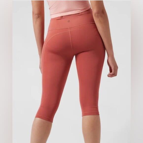 Athleta Accelerate Crop in Muted Red Size M - Picture 1 of 8